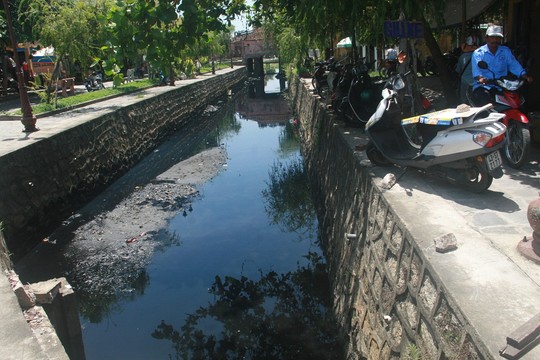 Hội[-]An:[-]Nước[-]dưới[-]chân[-]Chùa[-]Cầu[-]ô[-]nhiễm[-]nặng